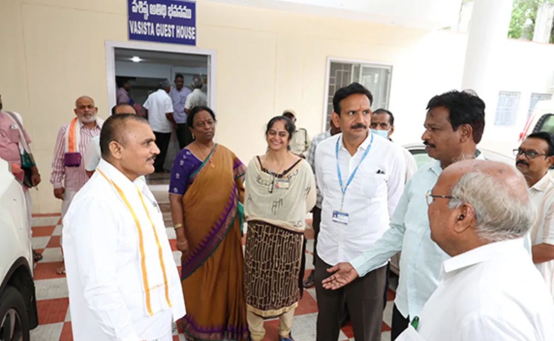 TTD JEO Reviews Accommodation Arrangements for Srivari Medical Services Experts