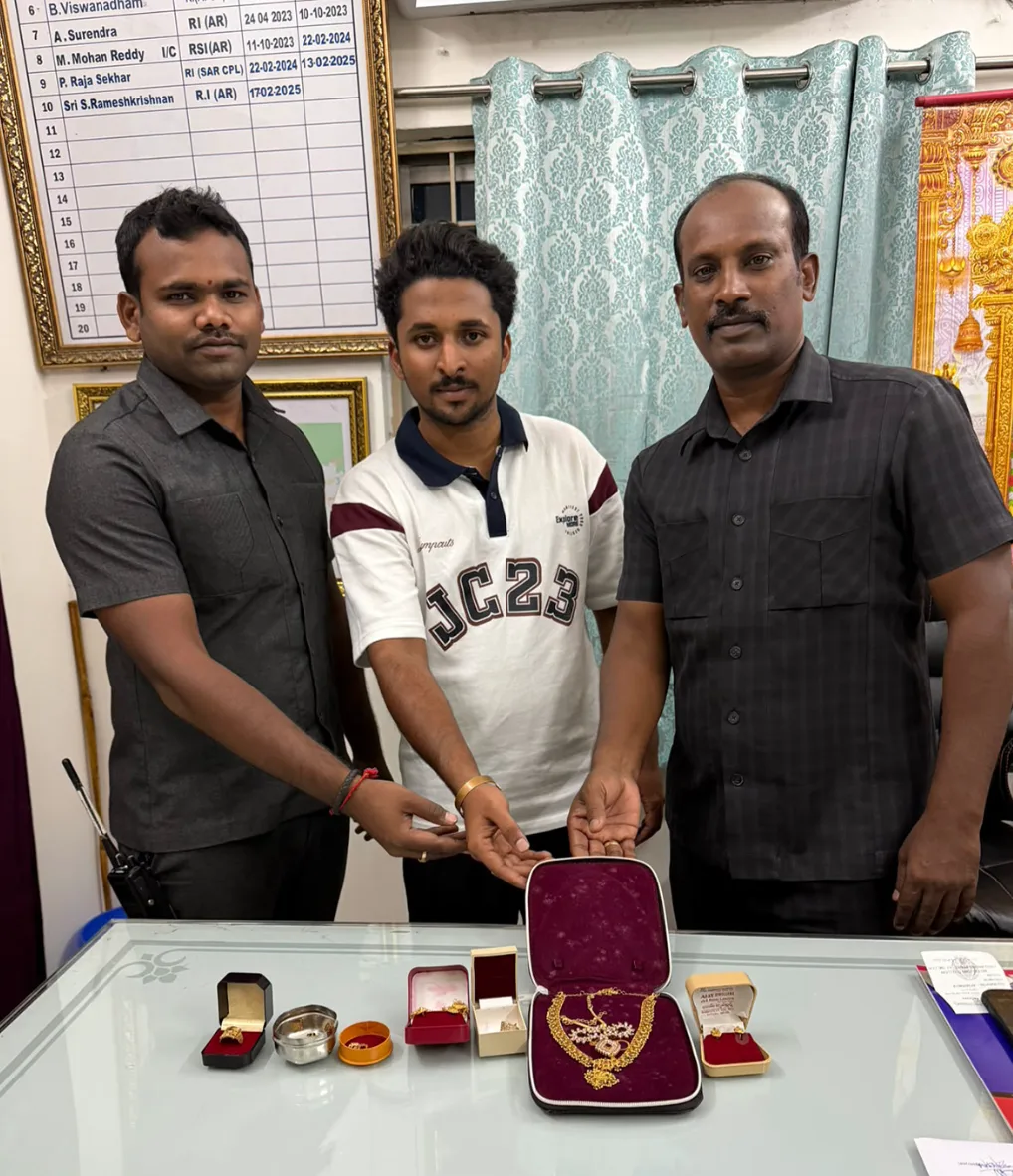 TTD Vigilance Returns Bag Containing 100 Grams of Gold Ornaments to Devotee at Alipiri Checkpoint
