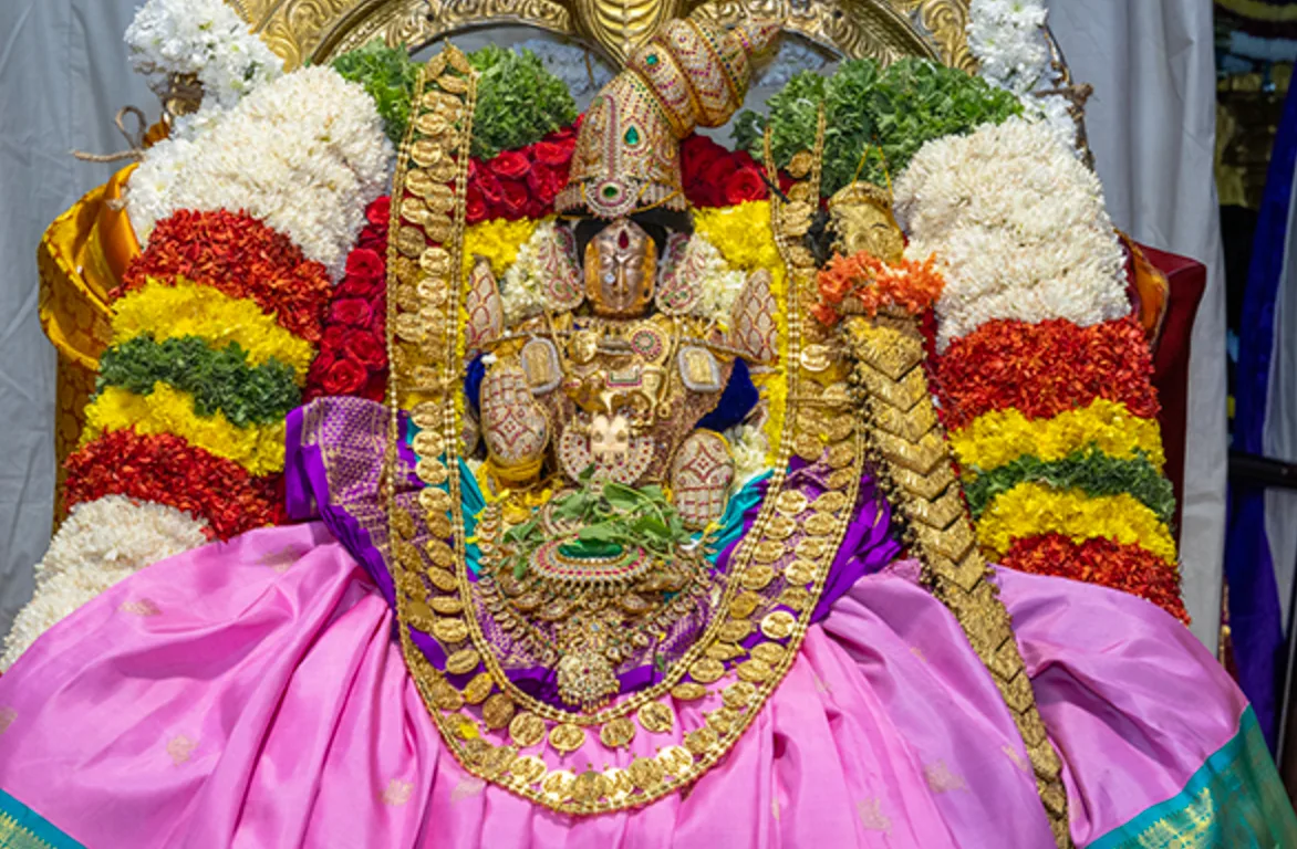 తిరుచానూరు శ్రీ పద్మావతి అమ్మవారికి రూ.12.50 లక్షల విలువైన వజ్రాల బంగారు హారం విరాళం