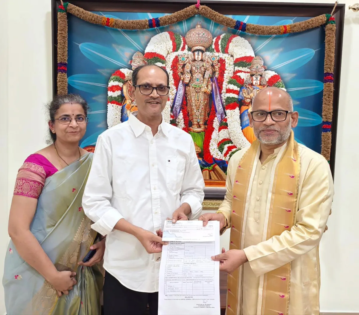 Hyderabad Couple Donates Rs.15 Lakh to TTD Sri Venkateswara Pranadana Trust
